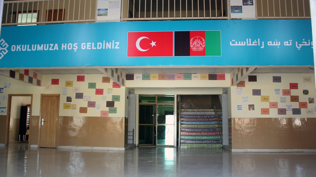 Afganistan'daki FETÖ okulu TMV'ye devredildi..