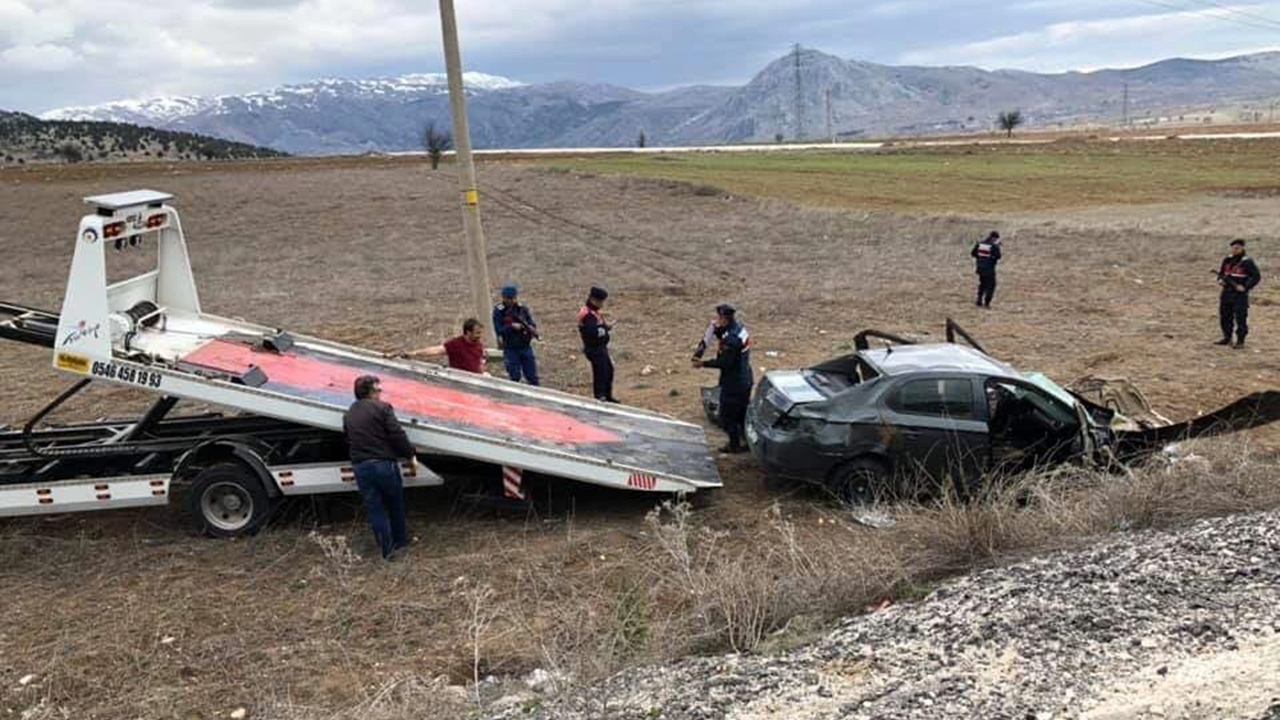 Burdur'da feci kaza: 3 ölü, 2 yaralı...