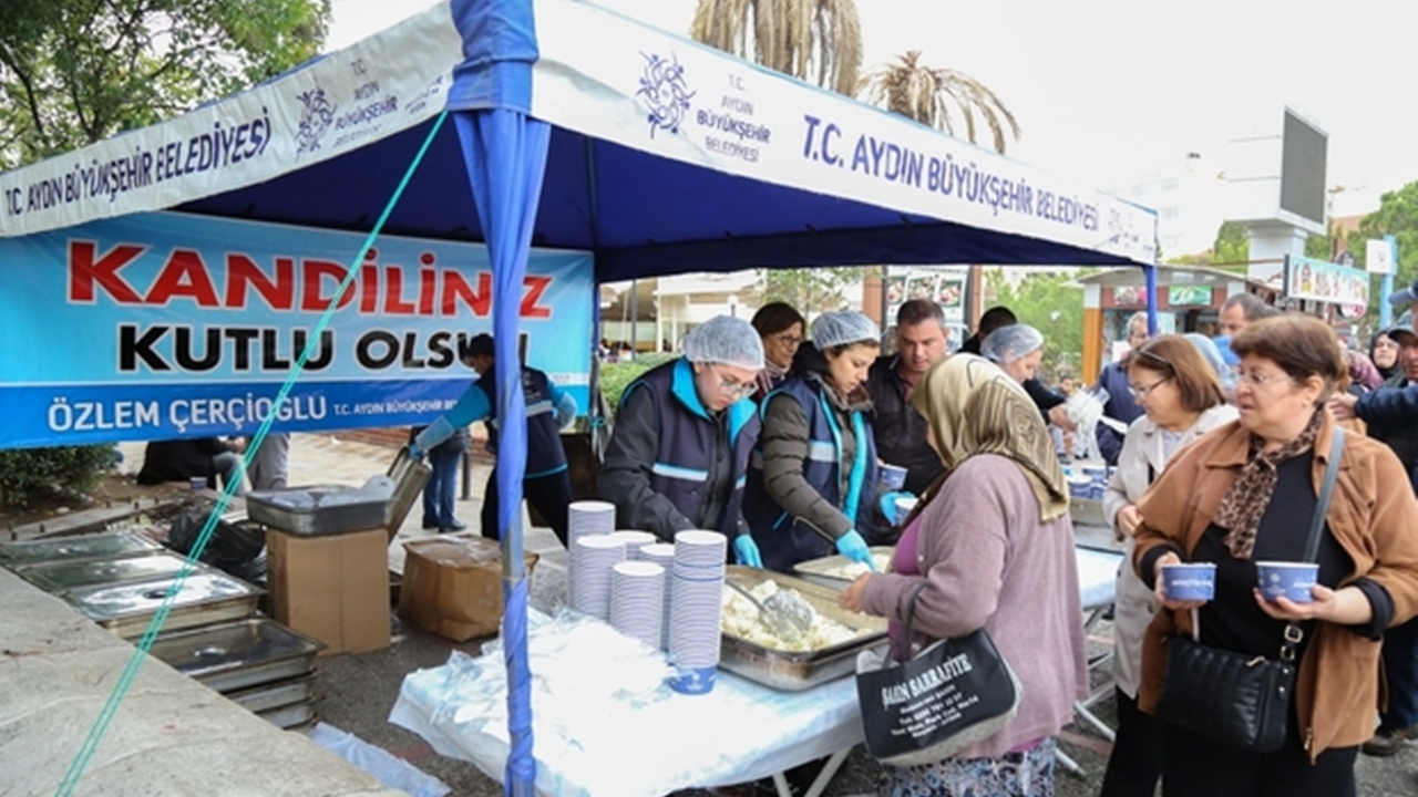 Aydın Büyükşehir kandil lokması dağıttı