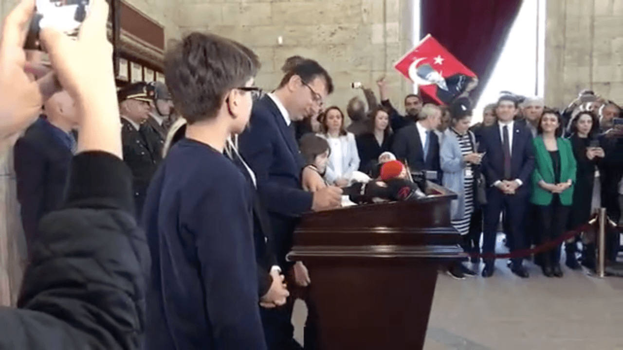 Ekrem İmamoğlu Anıtkabir'i ziyaret etti!