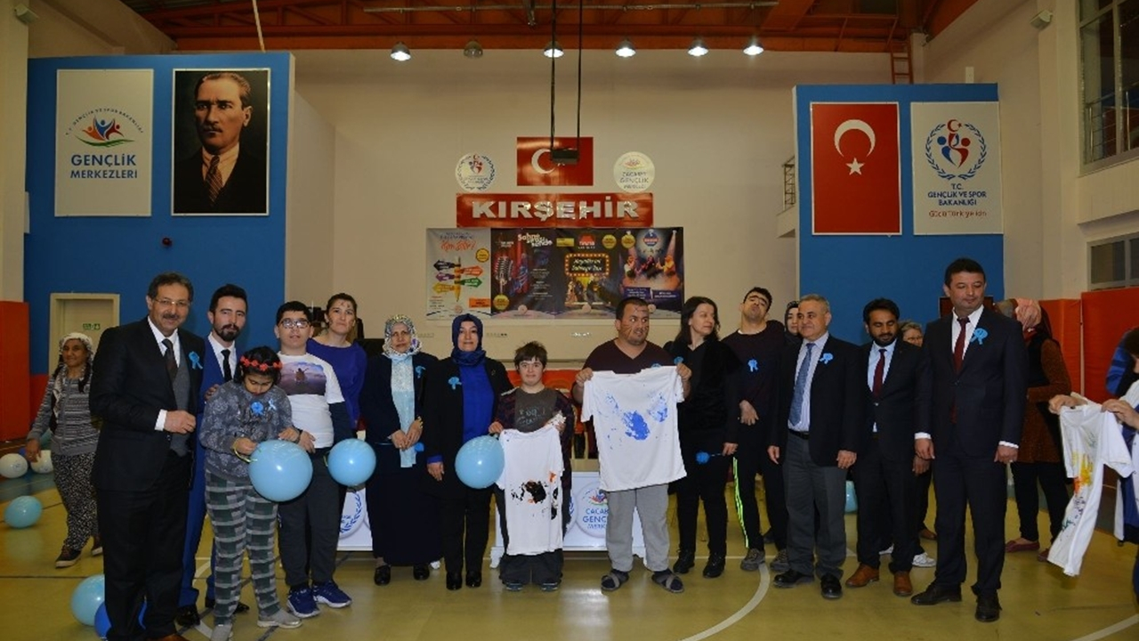 Kırşehir'de Vali Akın’ın eşi Saliha Akın'dan otizm vurgusu