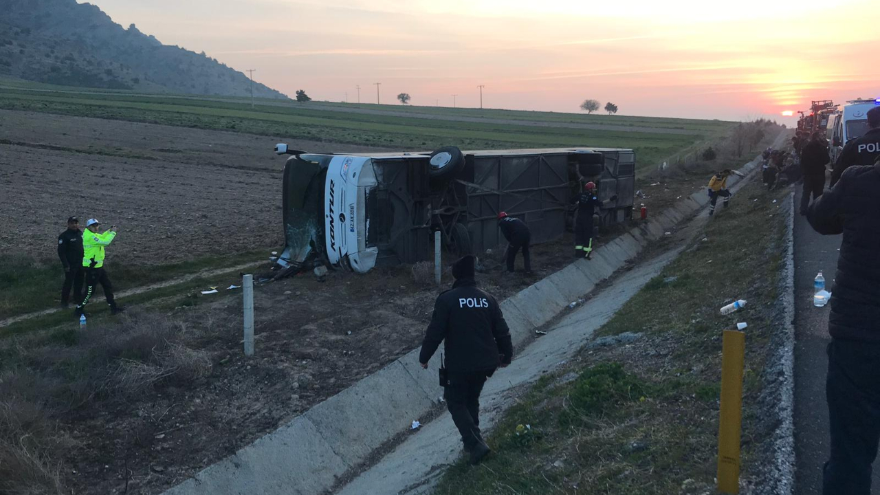 Kontrolden çıkan otobüs şarampole devrildi!