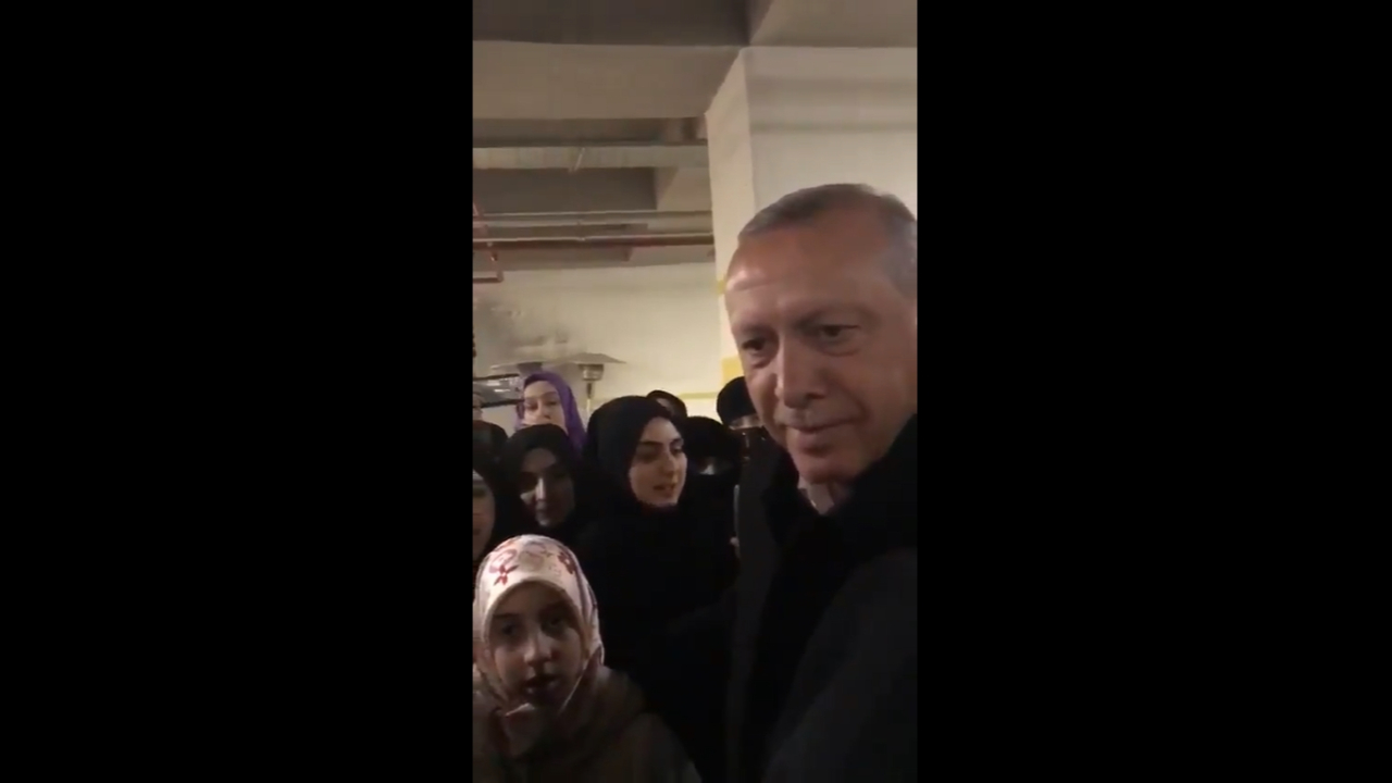 Erdoğan'ı dualarla uğurladılar...