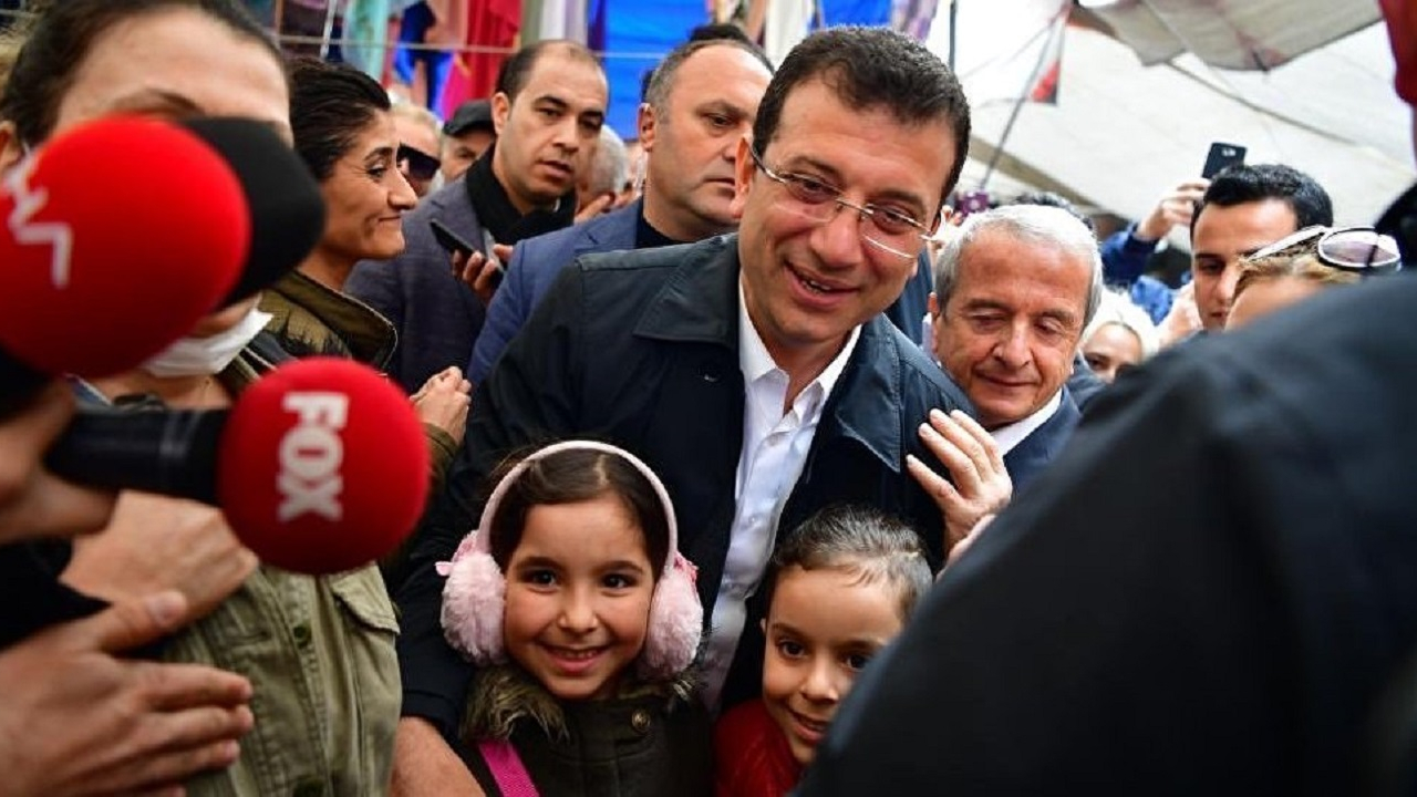 Ekrem İmamoğlu semt pazarında!