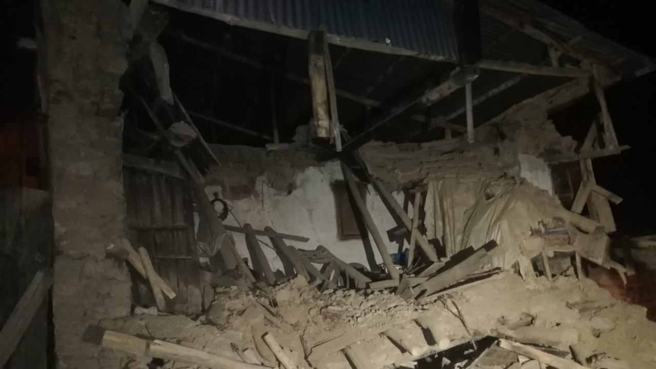 Elazığ'da 5,2 şiddetinde deprem...