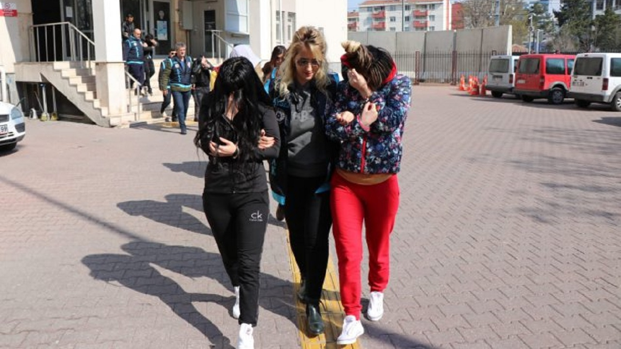 Kayseri'de eş değiştirme partisine polis baskını!