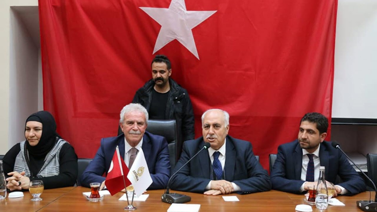 Mardin'de AK Parti’li Abdulkadir Tutaşı, belediyede ilk toplantısını gerçekleştirdi