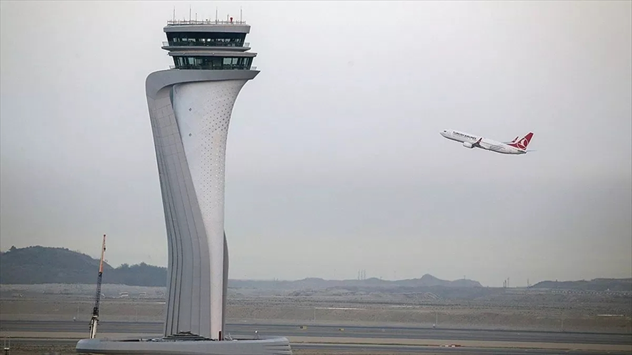 35 Türk Hava Yolları uçağı İstanbul Havalimanı'na indi...