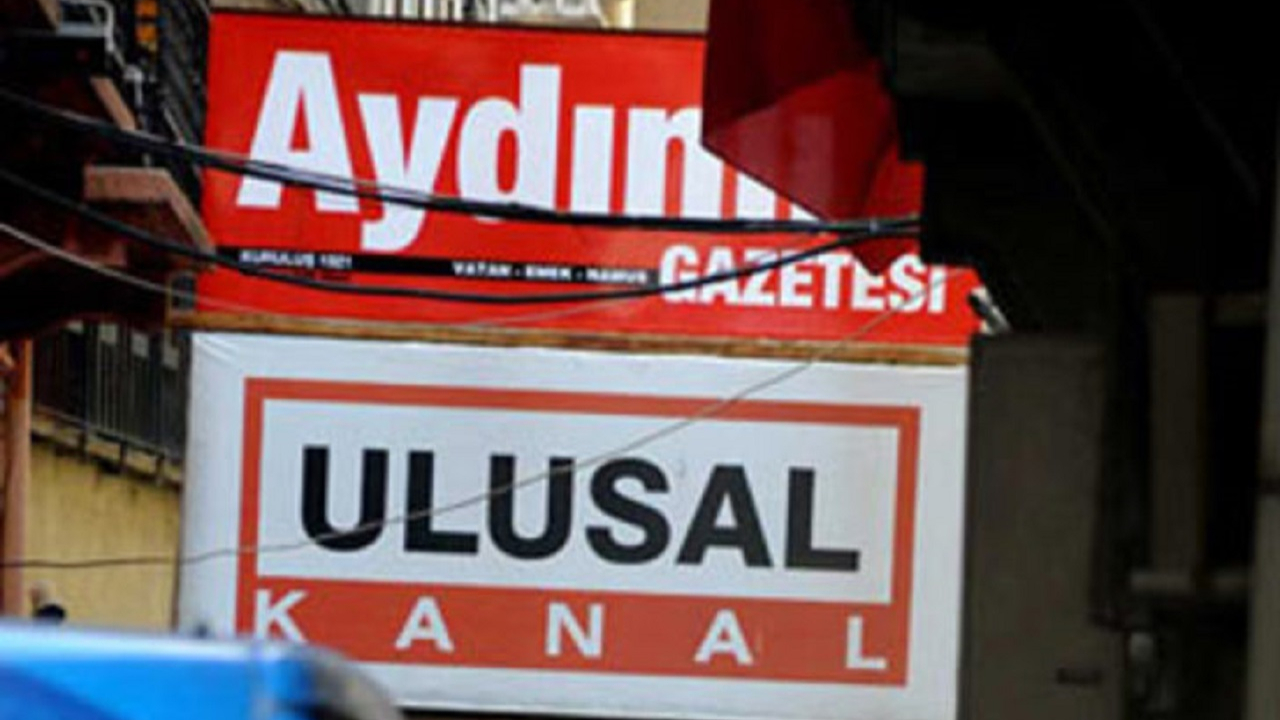 Aydınlık gazetesi hadsiz yazarını kovdu!