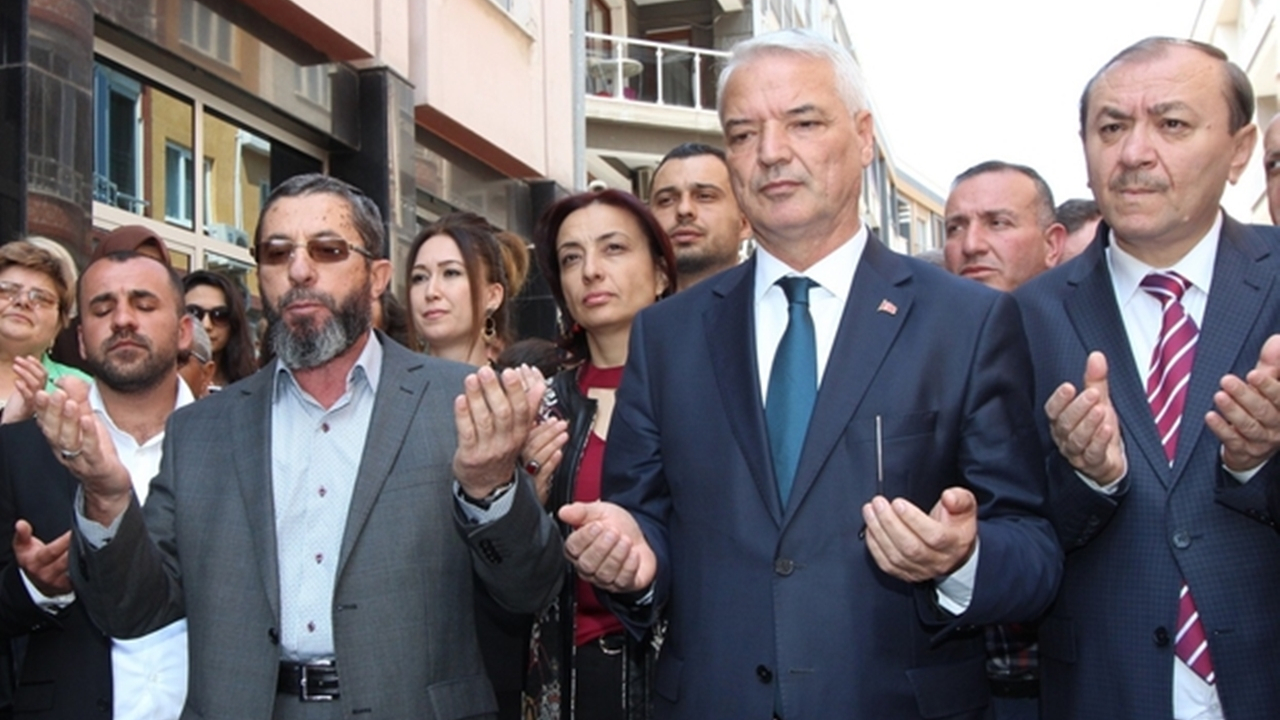 Manisa'da CHP’li Başkan Zeki Bilgin dualarla göreve başladı