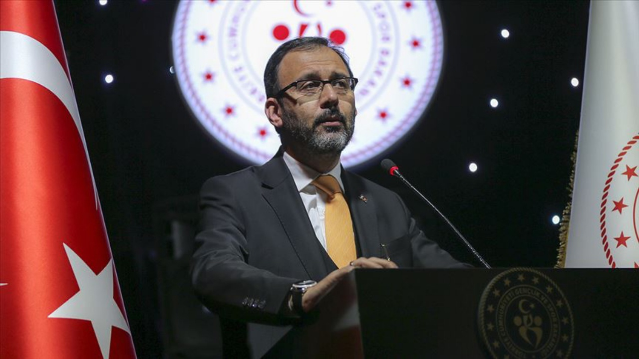 Kasapoğlu: 2020 sonuna kadar 1 milyon kişiye yüzme öğreteceğiz