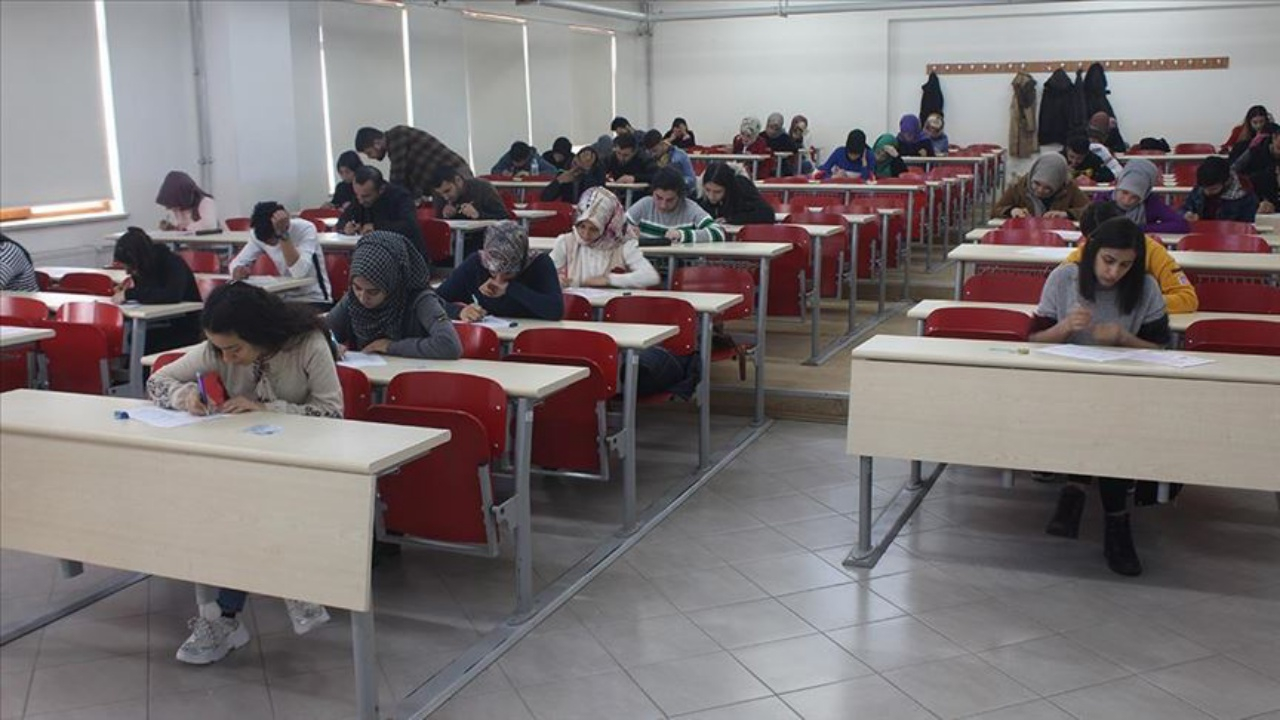 2 bin 722 öğrenci ile ilk sınav yapıldı!