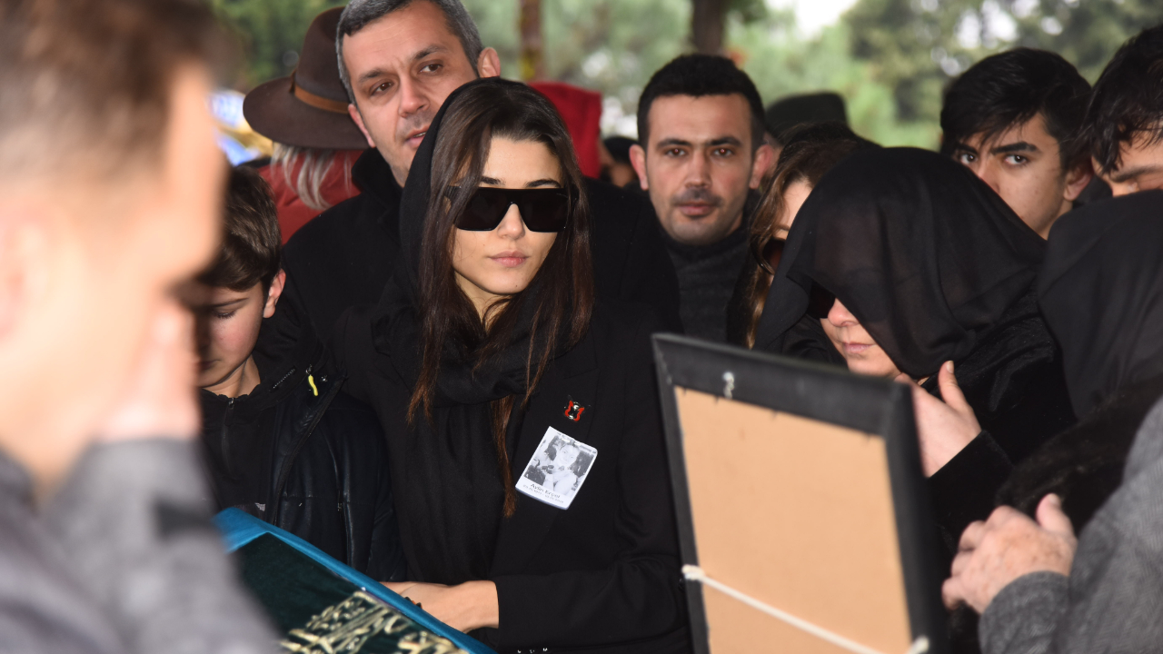 Hande Erçel, annesini artık sırtında taşıyacak!