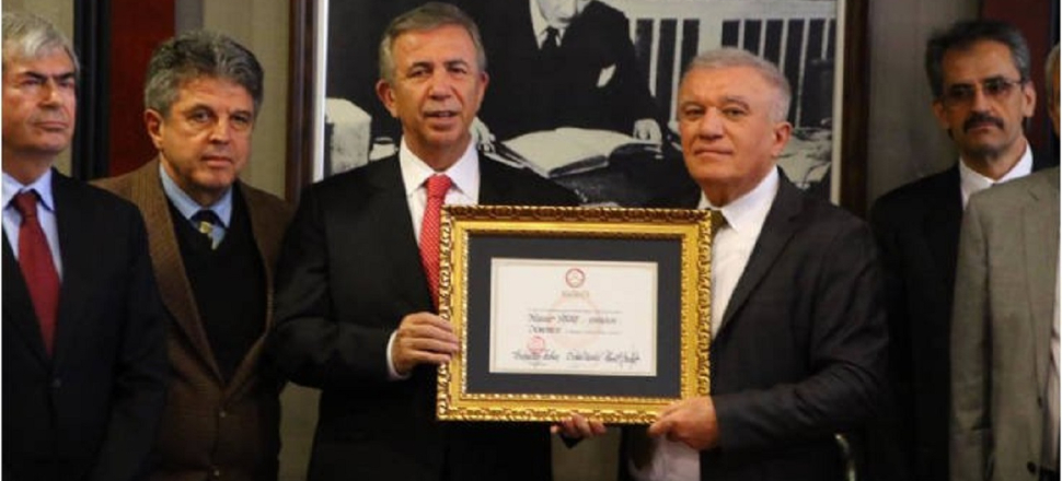 Mansur Yavaş mazbatasını aldı