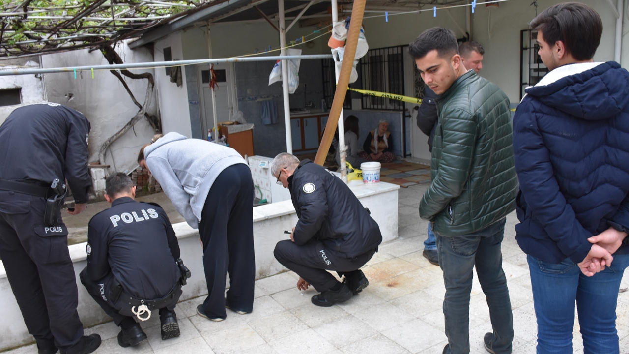 Evinde elleri ve ayakları bağlanarak öldürüldü...