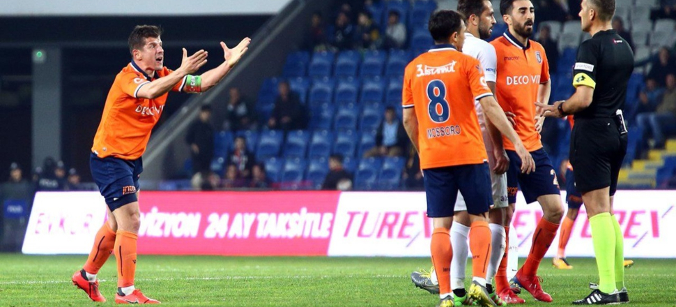 Emre Belözoğlu özür diledi!