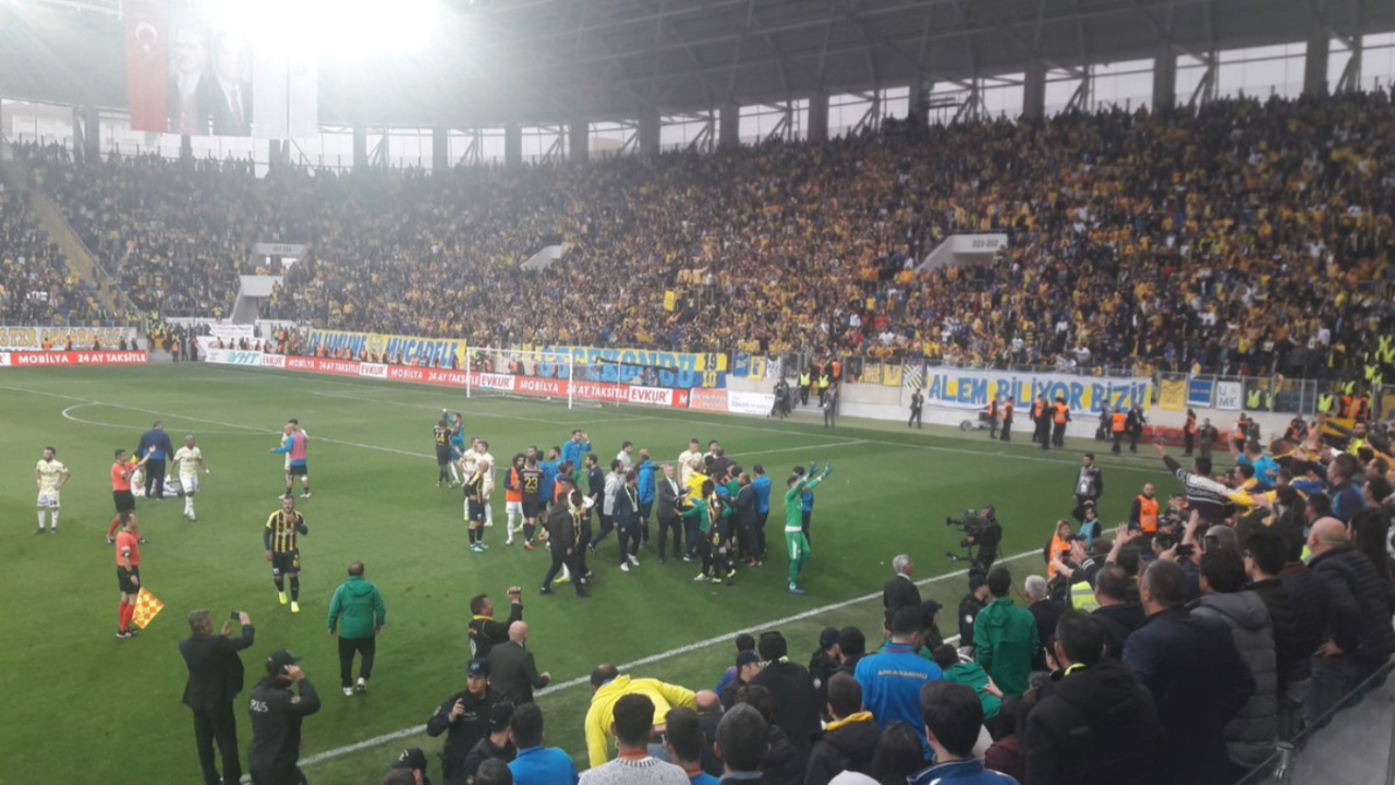 Derbi öncesi Fenerbahçe'ye şok! Kırmızı kart...