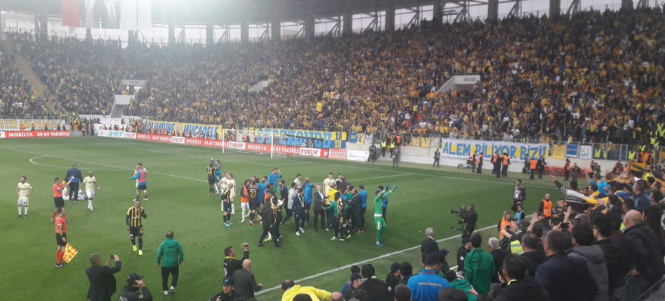 Derbi öncesi Fenerbahçe'ye şok! Kırmızı kart...
