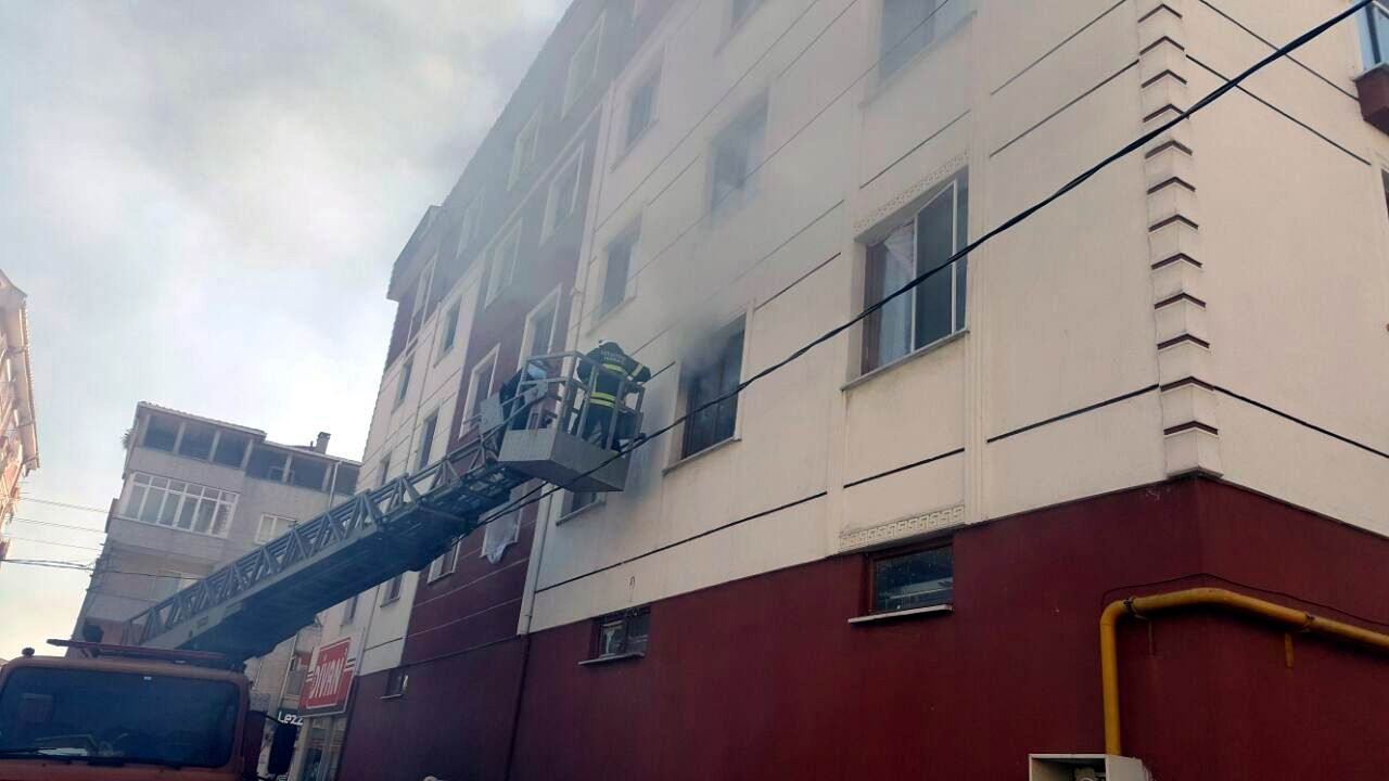 Tekirdağ'da apartman dairesinde yangın