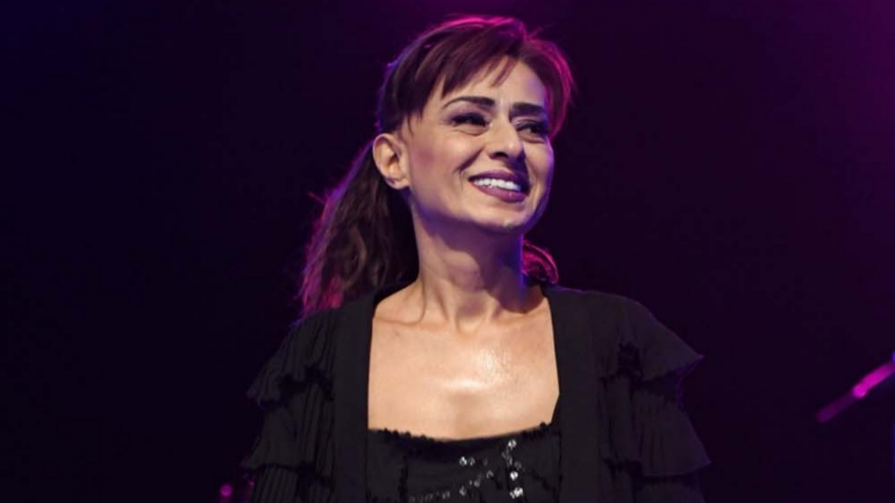 Yıldız Tilbe o soruyu duyunca ceketini açtı!