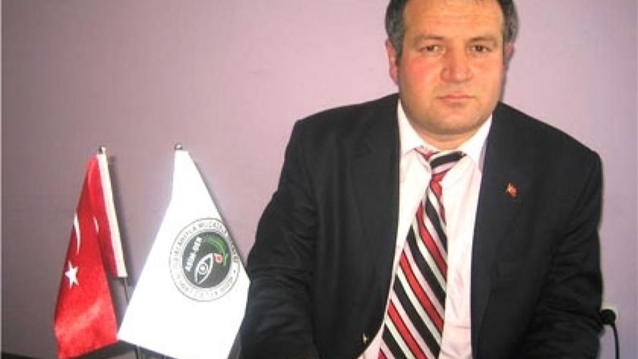 Iğdır'da Başkan Göksel Gülbey’den yazar Mert’e plaket