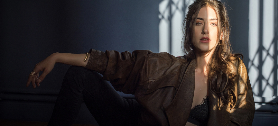 Hazal Kaya anne oluyor!