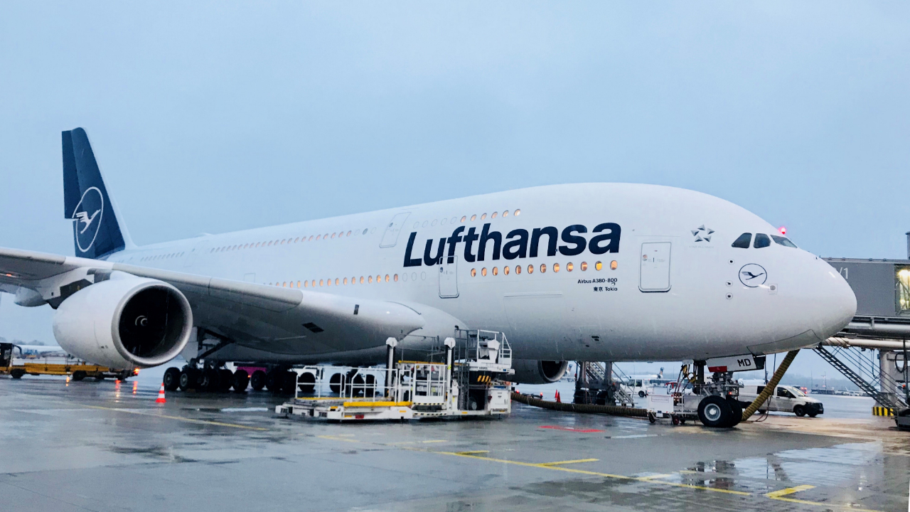 Lufthansa uçağı acil iniş yaptı!
