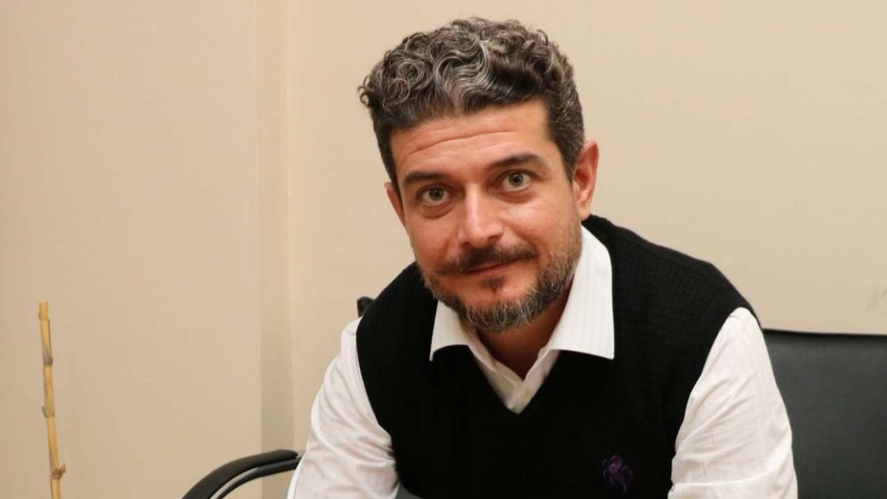 Manisa'da yazar Murat Gökyıldız’a çitlembik kahvesi sürprizi