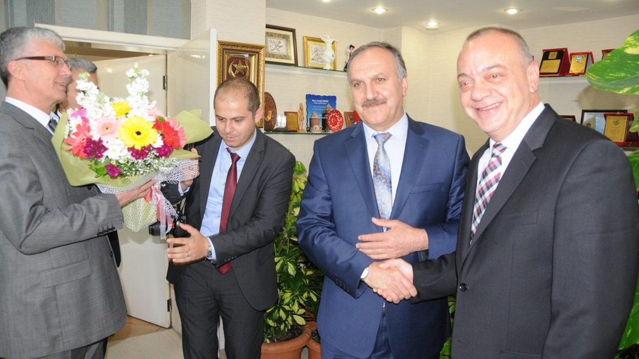 Manisa'da Başkan Cengiz Ergün tebrikleri kabul etti