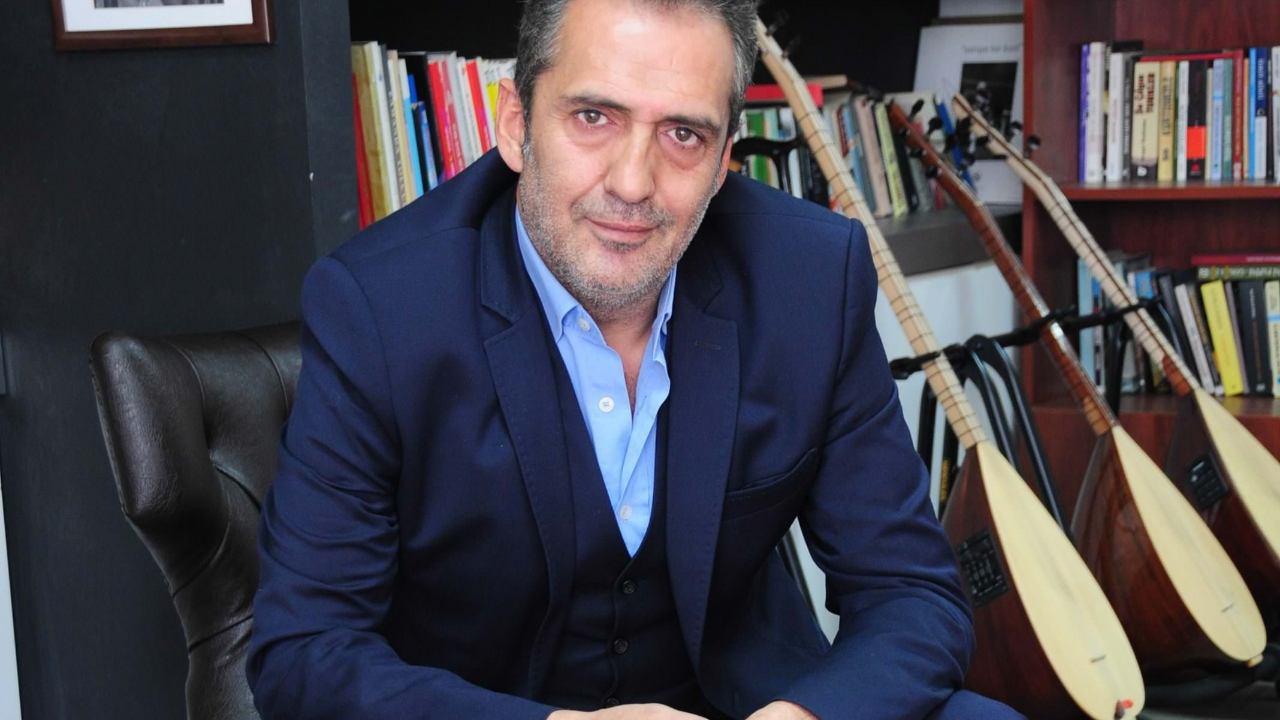 Yavuz Bingöl havalimanında arkadaşına tokat attı!
