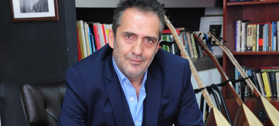 Yavuz Bingöl havalimanında arkadaşına tokat attı!