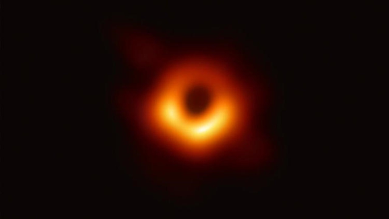 NASA kara deliği ilk kez görüntüledi!