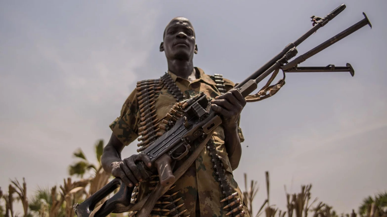 Sudan'da askerler devlet televizyonunu kuşattı!
