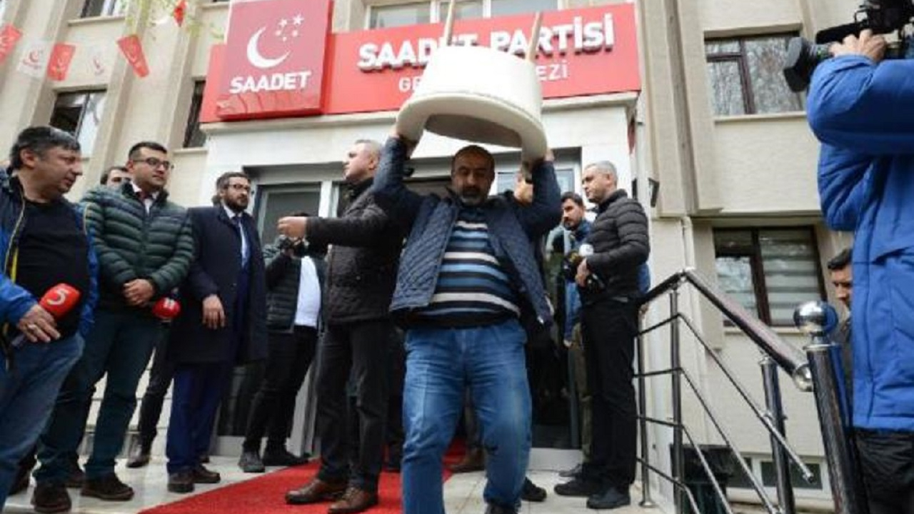 Saadet Partisi genel merkezi tahliye ediliyor!