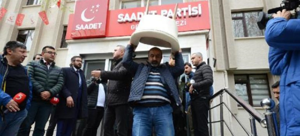 Saadet Partisi genel merkezi tahliye ediliyor!