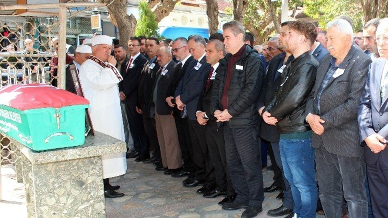 Manisa'da MHP’li başkan Ali Apan toprağa verildi