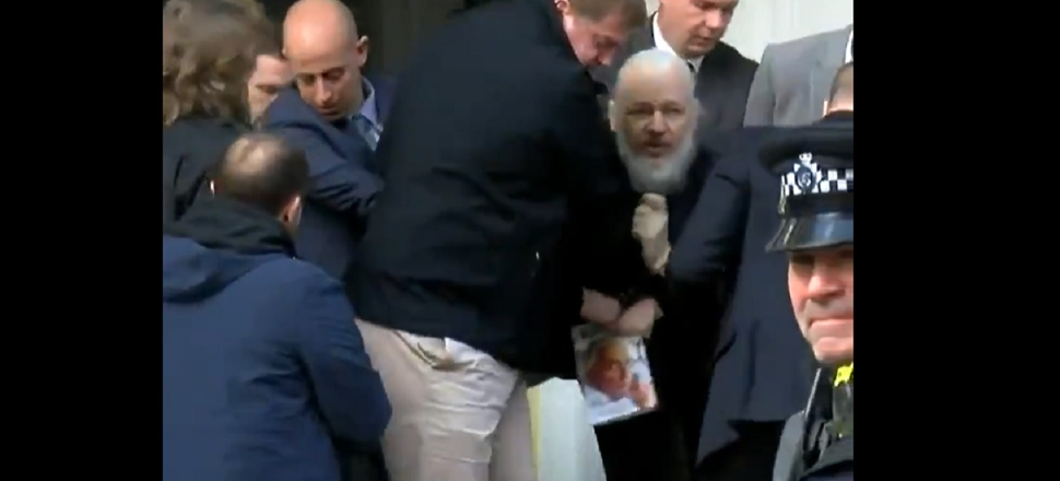 Wikileaks kurucusu Assange gözaltına alındı!