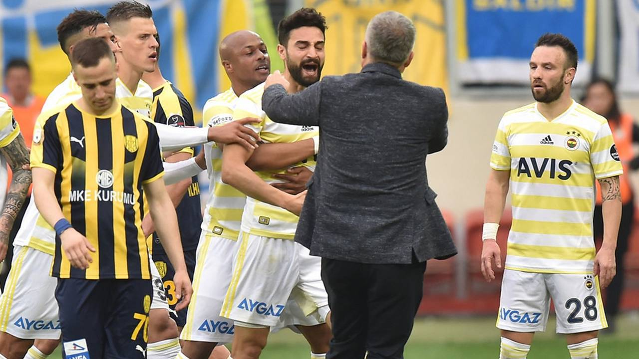 PFDK'dan Mehmet Ekici'ye 3 maç ceza!