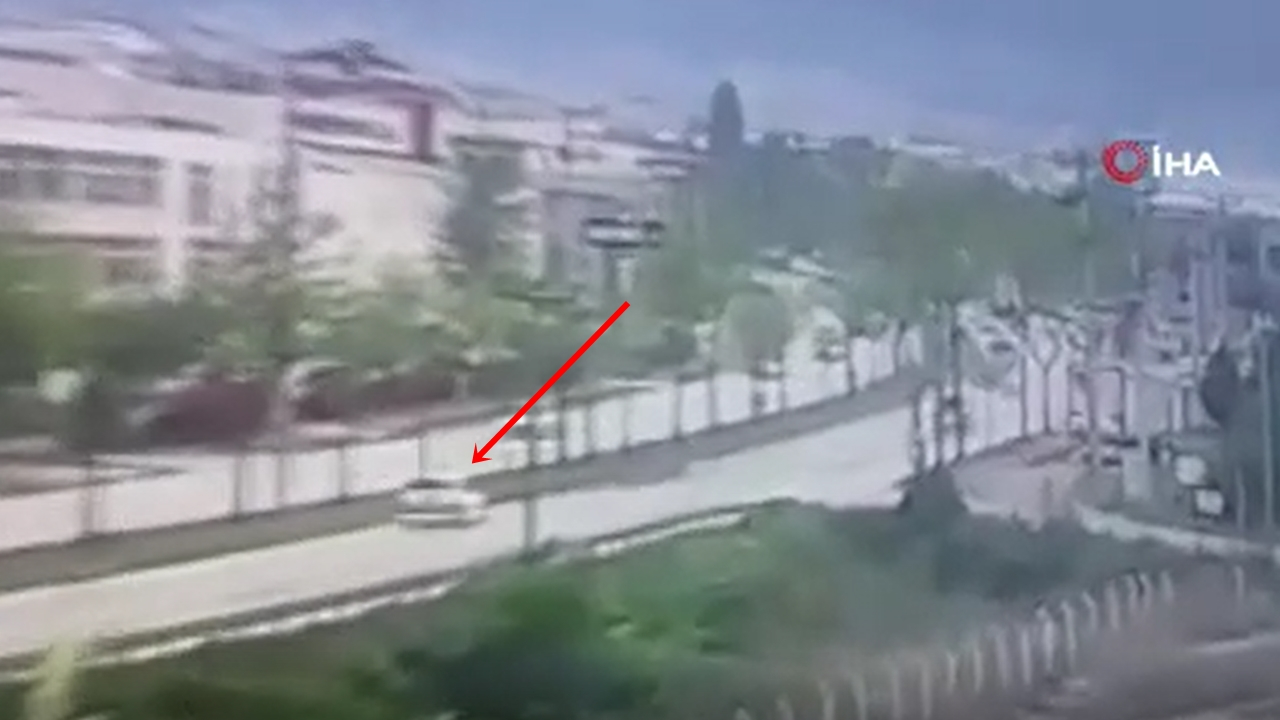 Yeni aldığı arabayla kaza yaptı: 2 ölü...