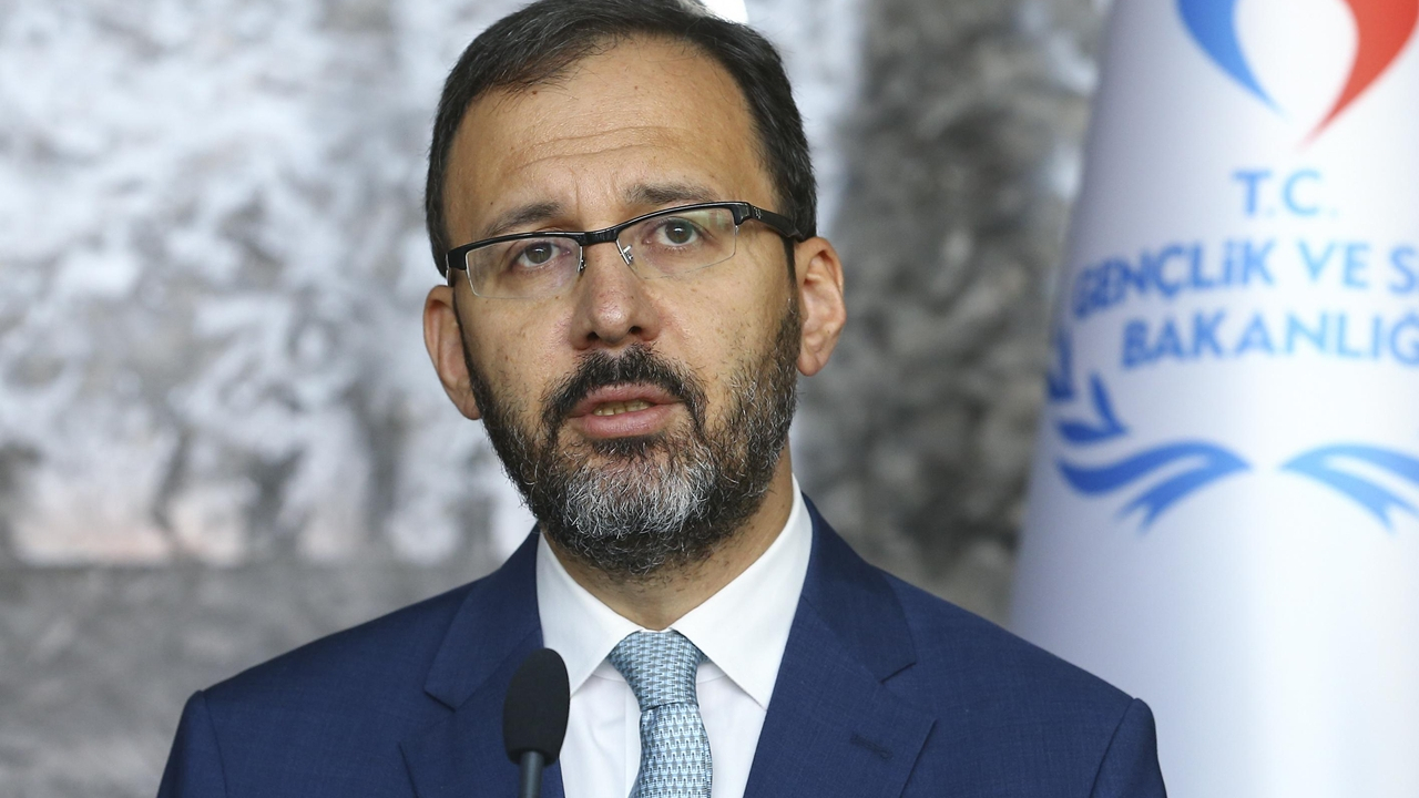 Bakan Kasapoğlu'ndan Nihat Özdemir'e kutlama!