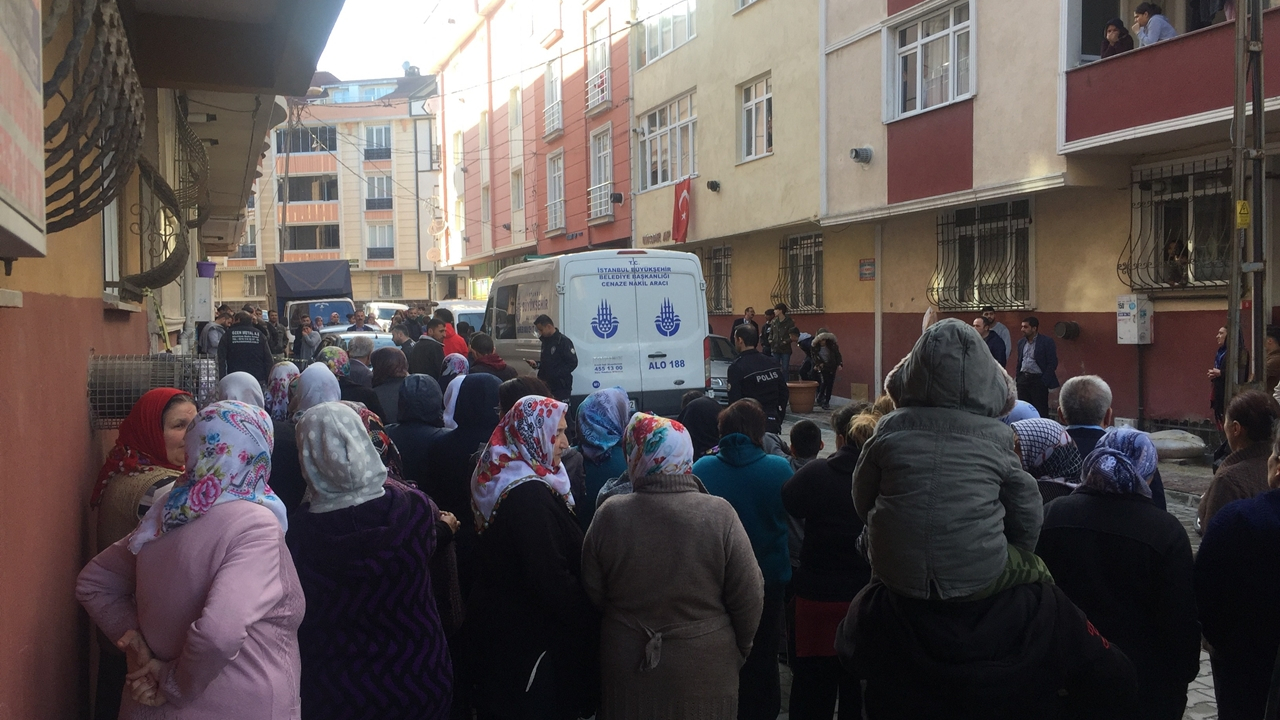 Boşanma aşamasındaki eşini öldürdü...