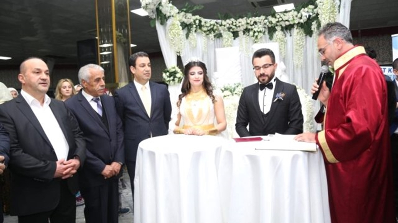 Şanlıurfa'da Başkan Mehmet Kuş ilk nikahını kıydı
