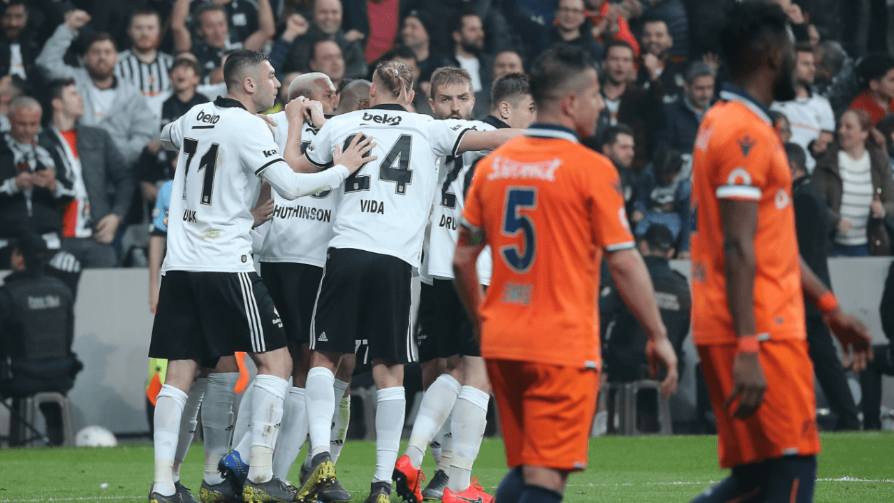 Beşiktaş lider Başakşehir'e 'dur' dedi!