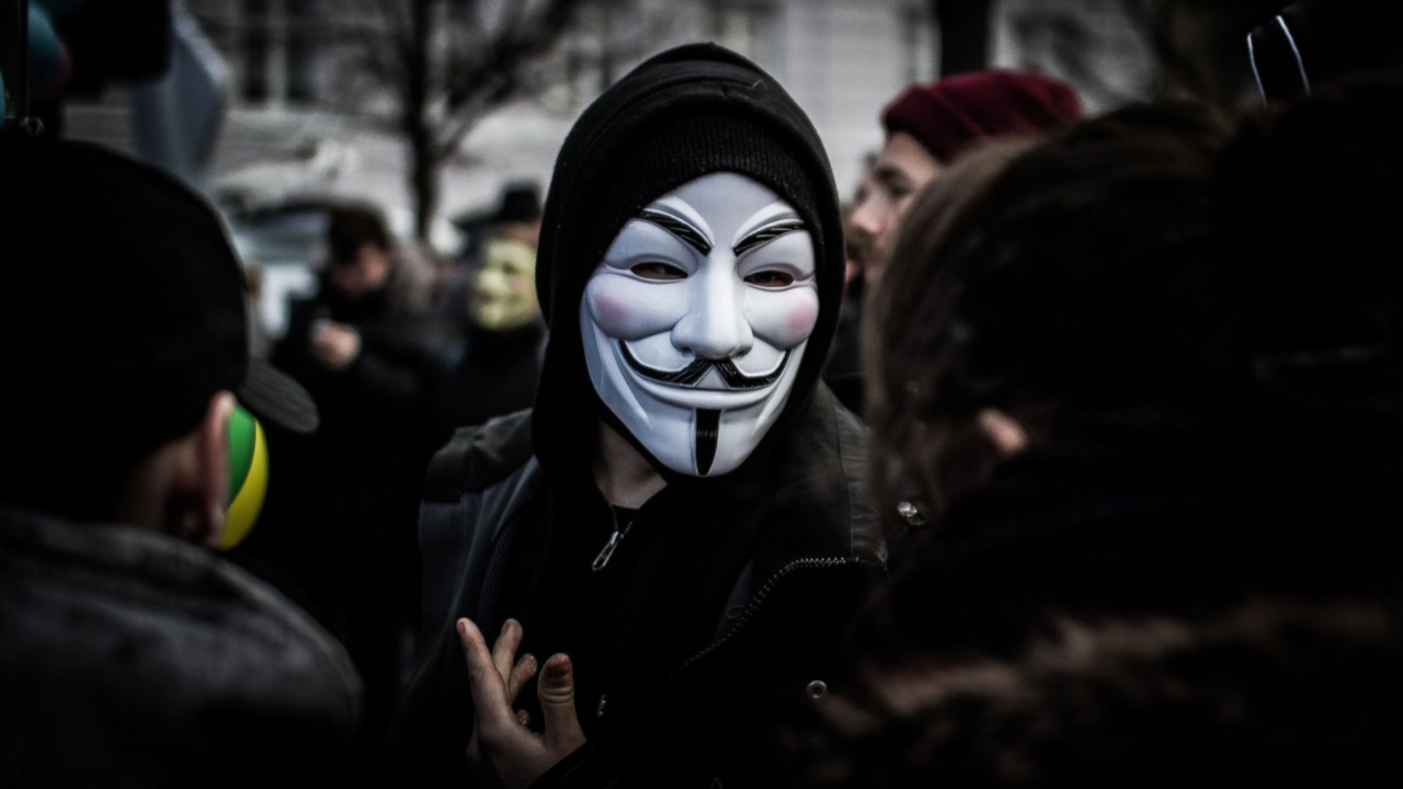 Hacker grubu Anonymous'tan 'Assange' uyarısı!