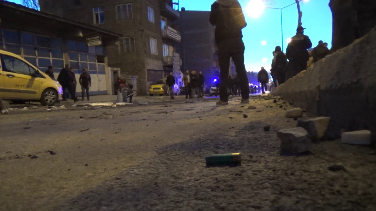 Erzurum'u savaş alanına çeviren kız kavgası!