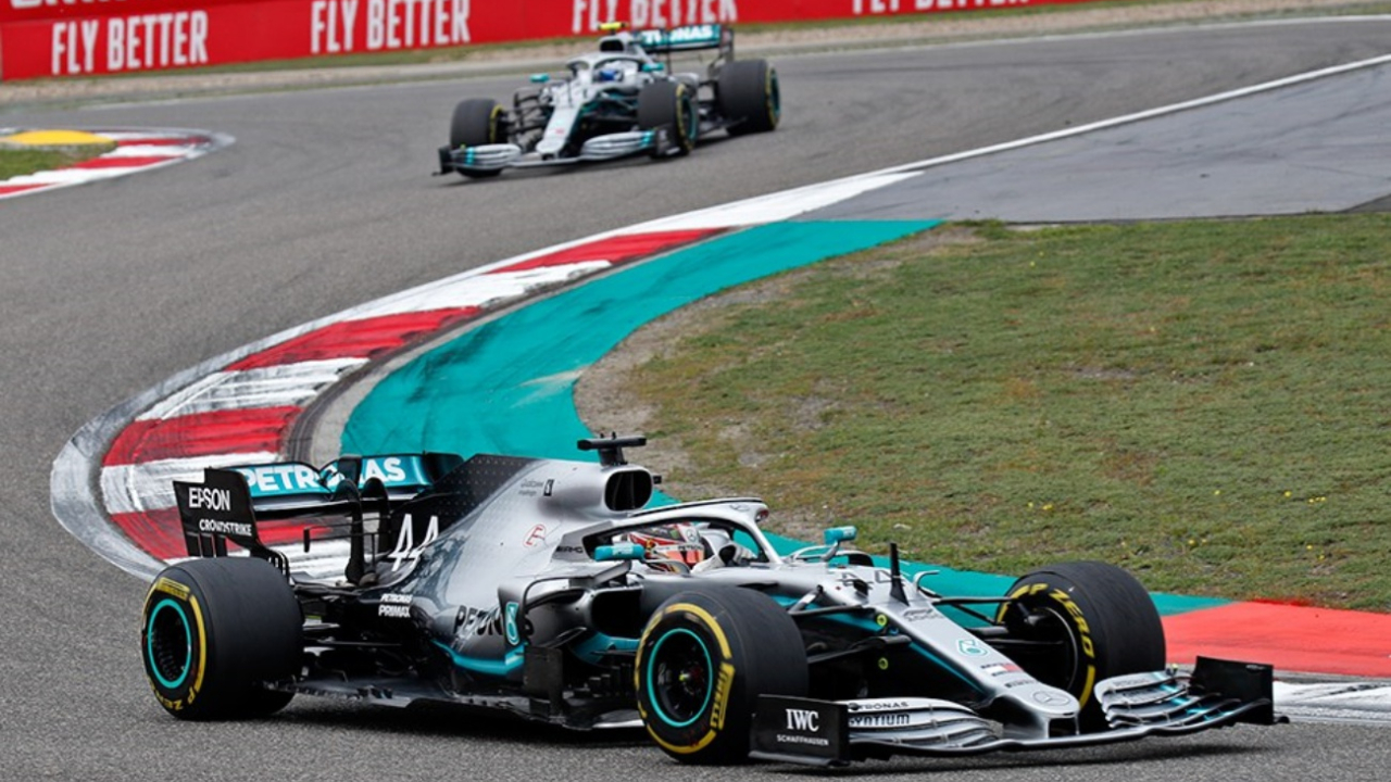 1000. yarışta zafer Lewis Hamilton'ın!
