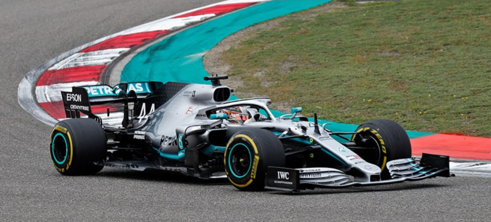 1000. yarışta zafer Lewis Hamilton'ın!