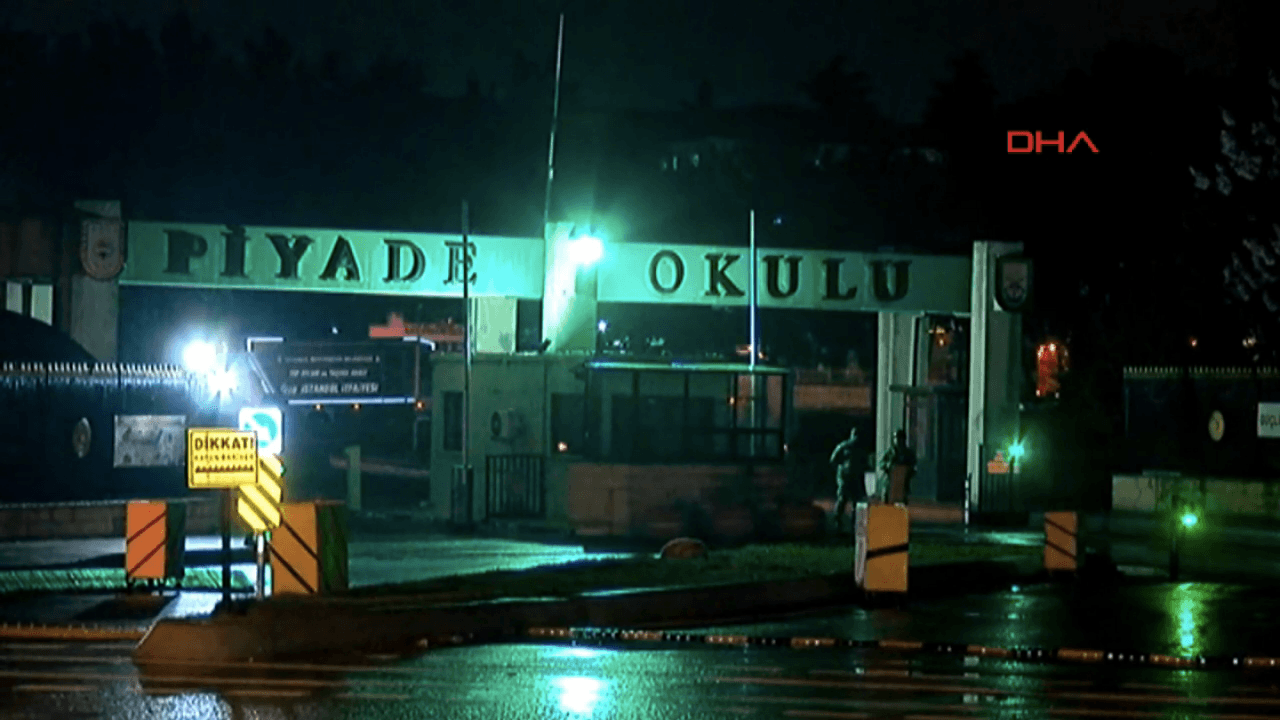 Tuzla Piyade Okulu'nda yangın paniği!
