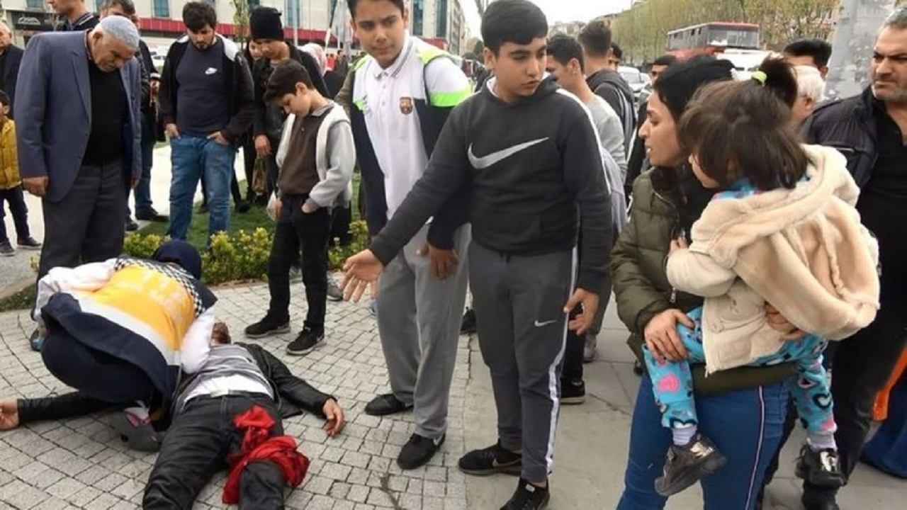 Karısını döven adamı böyle durdurabildiler!
