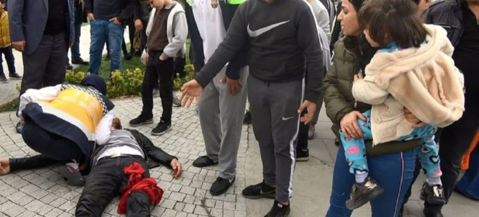 Karısını döven adamı böyle durdurabildiler!